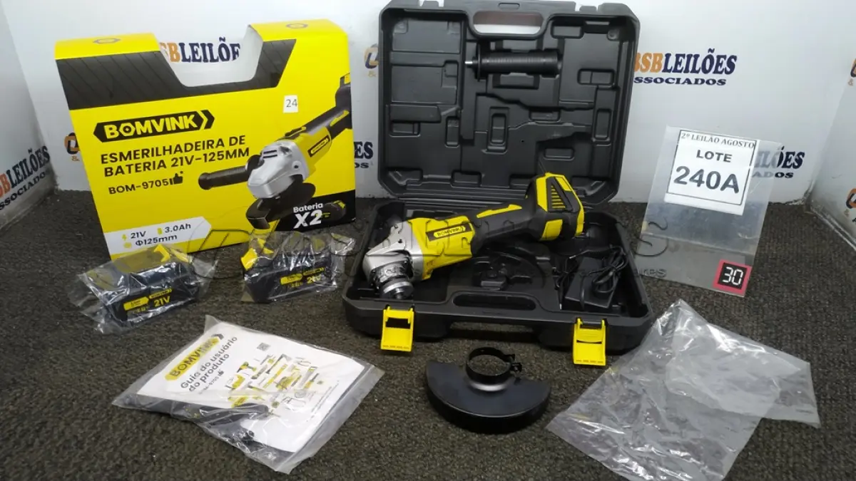 LOTE 240 - 01 ESMERILHADEIRA COM DUAS BATERIAS 21V 3.0AH 125MM (NO ESTADO) ATENÇÃO! FAZER A VISITAÇÃO ANTES DE ARREMATAR, NÃO SABEMOS SE FUNCIONA. LEILÃO NÃO TEM GARANTIA E NEM DEVOLUÇÃO, SUJEITO A POSSÍVEIS AVARIAS VISÍVEIS/OCULTAS E/OU AUSÊNCIA DE COMPONENTES.
