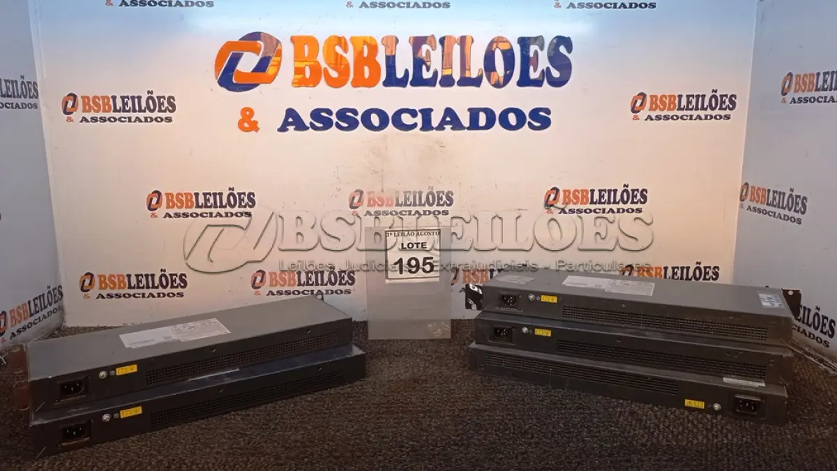 LOTE 195 - 05 SWITCH’S 24 PORTAS MARCA HP. (NO ESTADO) ATENÇÃO! FAZER A VISITAÇÃO ANTES DE ARREMATAR, NÃO SABEMOS SE FUNCIONA, LEILÃO NÃO TEM GARANTIA E NEM DEVOLUÇÃO, SUJEITO A POSSÍVEIS AVARIAS VISÍVEIS/OCULTAS E/OU AUSÊNCIA DE COMPONENTES.