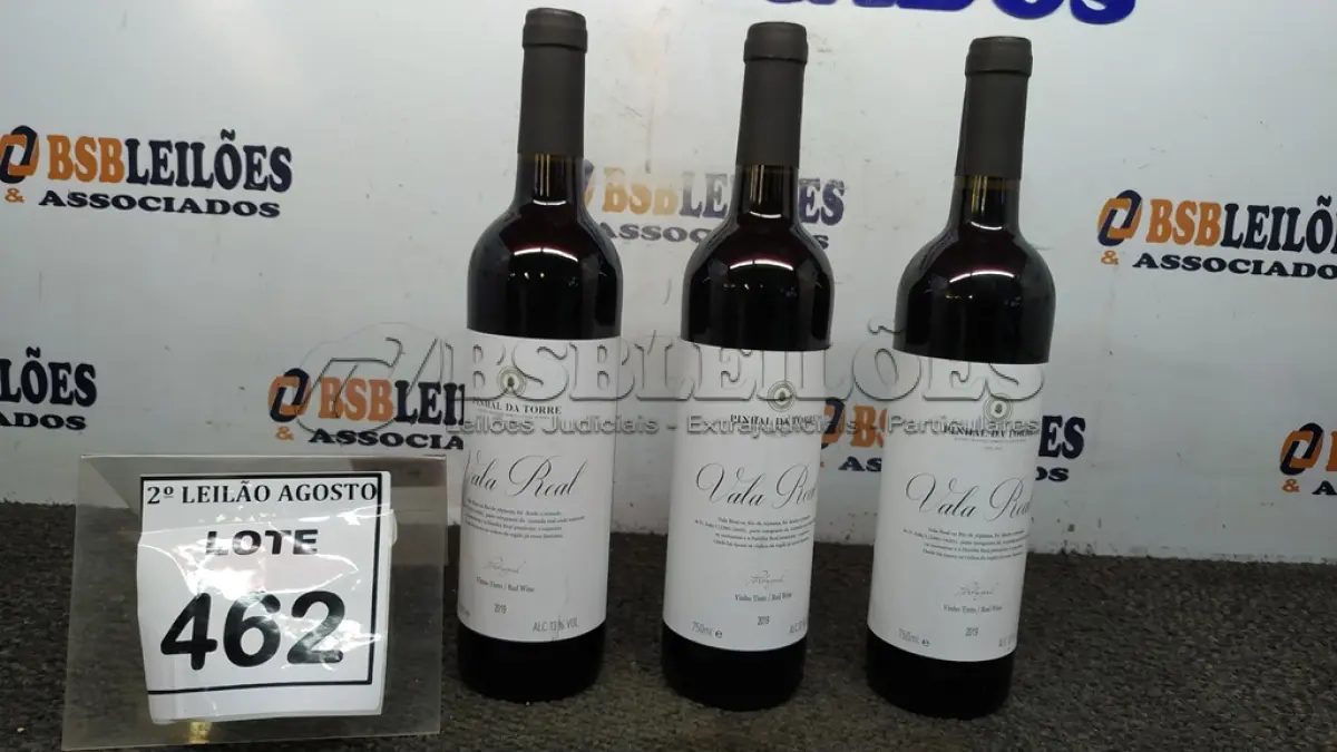 LOTE 462 - 03 GARRAFAS DE VINHO TINTO VALA REAL PORTUGUÊS SAFRA 2019 750ML. (NO ESTADO) ATENÇÃO! FAZER A VISITAÇÃO ANTES DE ARREMATAR, NÃO SABEMOS SE FUNCIONA, LEILÃO NÃO TEM GARANTIA E NEM DEVOLUÇÃO, SUJEITO A POSSÍVEIS AVARIAS VISÍVEIS/OCULTAS E/OU AUSÊNCIA DE COMPONENTES.