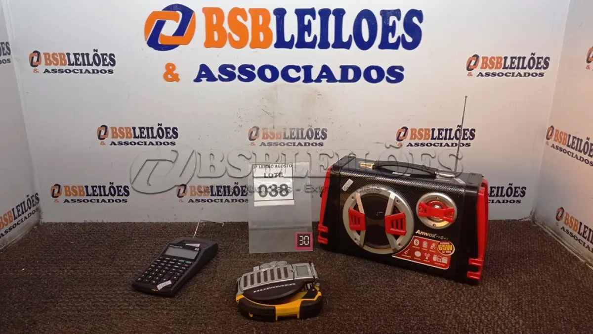 LOTE 038 - 01 CAIXA DE SOM BLUETOOTH, 01 FILMADORA MARCA PANASONIC, 01 TRANSCODER,01 REPRODUTOR DE CP MP3 E 01 CALCULADORA COMERCIAL MARCA HP. (NO ESTADO) ATENÇÃO! FAZER A VISITAÇÃO ANTES DE ARREMATAR, NÃO SABEMOS SE FUNCIONA, LEILÃO NÃO TEM GARANTIA E NEM DEVOLUÇÃO, SUJEITO A POSSÍVEIS AVARIAS VISÍVEIS/OCULTAS E/OU AUSÊNCIA DE COMPONENTES.