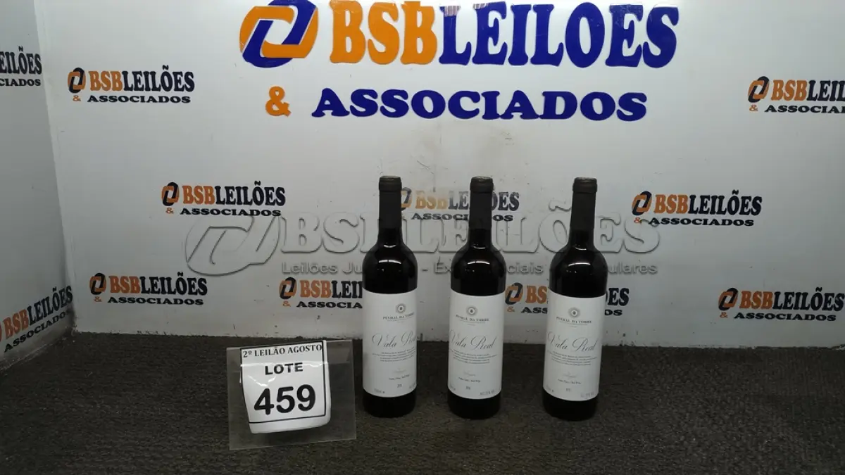 LOTE 459 - 03 GARRAFAS DE VINHO TINTO VALA REAL PORTUGUÊS SAFRA 2019 750ML. (NO ESTADO) ATENÇÃO! FAZER A VISITAÇÃO ANTES DE ARREMATAR, NÃO SABEMOS SE FUNCIONA, LEILÃO NÃO TEM GARANTIA E NEM DEVOLUÇÃO, SUJEITO A POSSÍVEIS AVARIAS VISÍVEIS/OCULTAS E/OU AUSÊNCIA DE COMPONENTES.