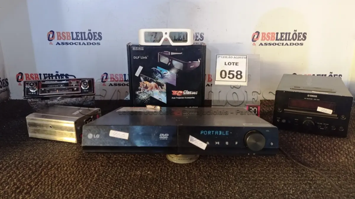 LOTE 058 - 01 APARELHO DE DVD, 01 CD RECEIVER MARCA YAMAHA, 01 RECEPTOR DE TV, 01 RADIO DE CARRO, 01 ÓCULOS 3D, 01 PROJETOR DE LUZES LED E 02 MICROSCÓPIOS INCOMPLETOS. (NO ESTADO) ATENÇÃO! FAZER A VISITAÇÃO ANTES DE ARREMATAR, NÃO SABEMOS SE FUNCIONA, LEILÃO NÃO TEM GARANTIA E NEM DEVOLUÇÃO, SUJEITO A POSSÍVEIS AVARIAS VISÍVEIS/OCULTAS E/OU AUSÊNCIA DE COMPONENTES.