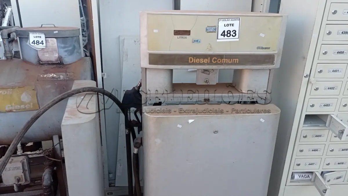 LOTE 483 - 01 BOMBA DE COMBUSTÍVEL DIESEL. (NO ESTADO) ATENÇÃO! FAZER A VISITAÇÃO ANTES DE ARREMATAR, NÃO SABEMOS SE FUNCIONA. LEILÃO NÃO TEM GARANTIA E NEM DEVOLUÇÃO, SUJEITO A POSSÍVEIS AVARIAS VISÍVEIS/OCULTAS E/OU AUSÊNCIA DE COMPONENTES.