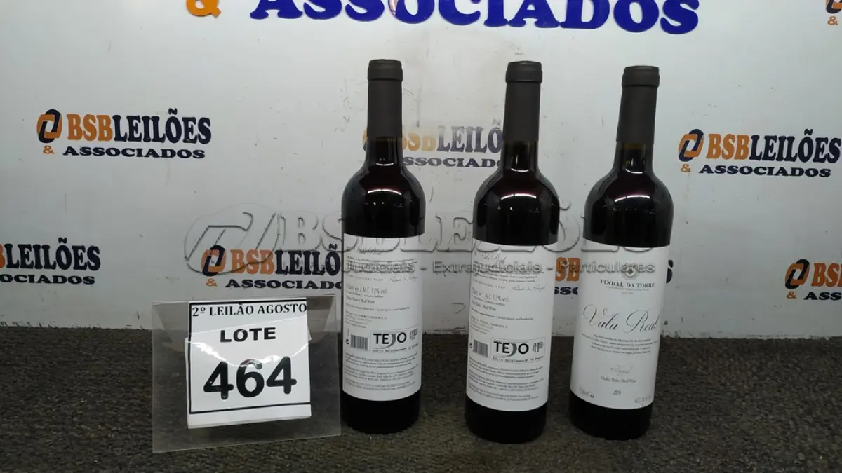 LOTE 464 - 03 GARRAFAS DE VINHO TINTO VALA REAL PORTUGUÊS SAFRA 2019 750ML. (NO ESTADO) ATENÇÃO! FAZER A VISITAÇÃO ANTES DE ARREMATAR, NÃO SABEMOS SE FUNCIONA, LEILÃO NÃO TEM GARANTIA E NEM DEVOLUÇÃO, SUJEITO A POSSÍVEIS AVARIAS VISÍVEIS/OCULTAS E/OU AUSÊNCIA DE COMPONENTES.