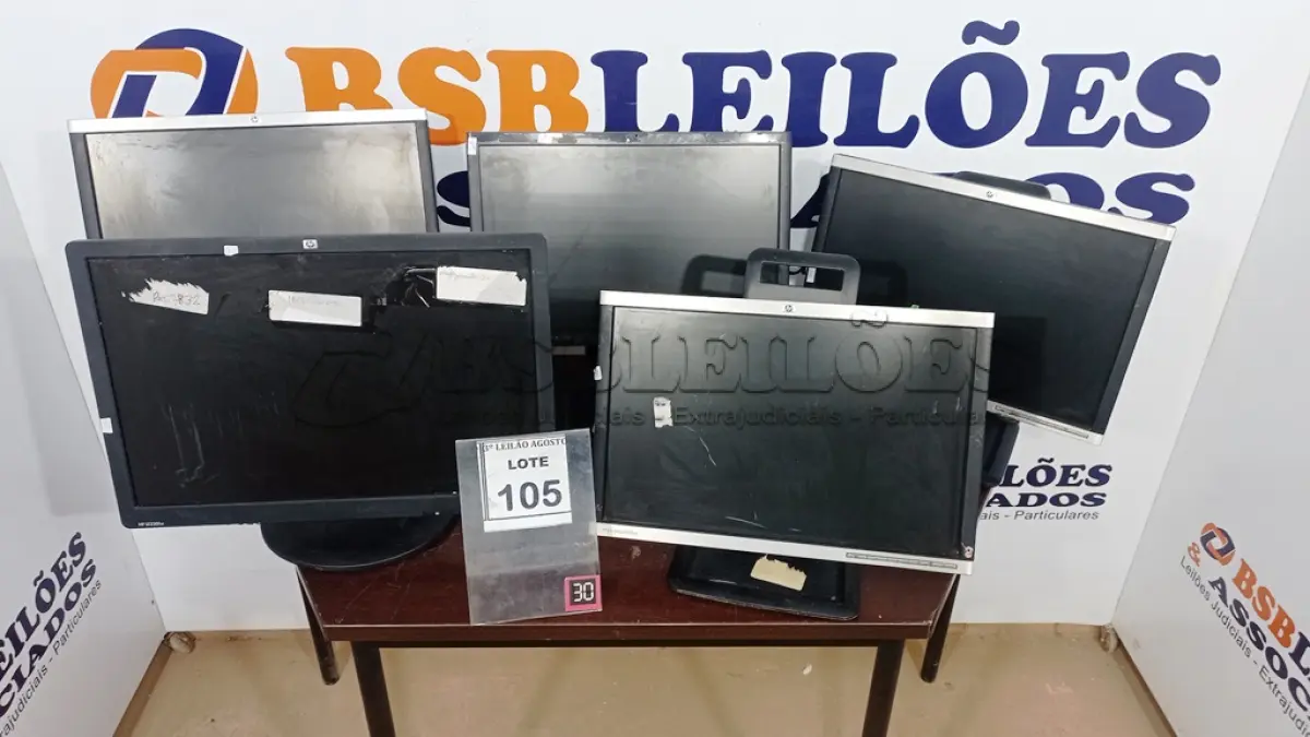 LOTE 105 - 05 MONITORES MARCA HP. (NO ESTADO) ATENÇÃO! FAZER A VISITAÇÃO ANTES DE ARREMATAR, NÃO SABEMOS SE FUNCIONA, LEILÃO NÃO TEM GARANTIA E NEM DEVOLUÇÃO, SUJEITO A POSSÍVEIS AVARIAS VISÍVEIS/OCULTAS E/OU AUSÊNCIA DE COMPONENTES.