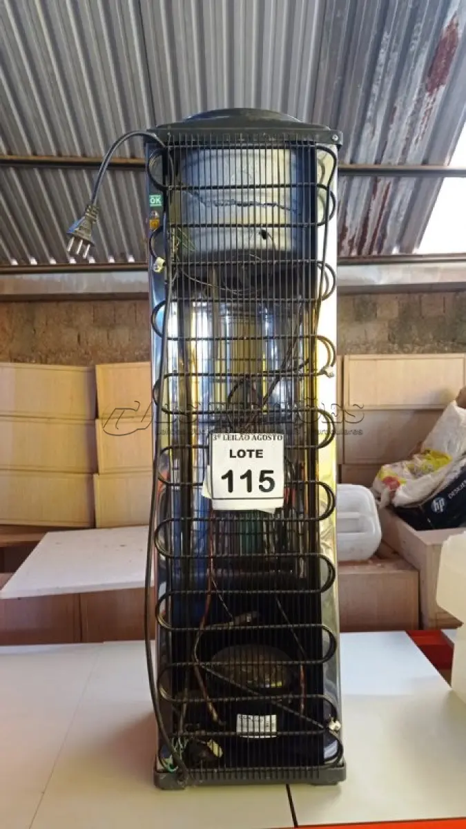 LOTE 115 - 01 BEBEDOURO PARA GARRAFÃO MARCA LIBELL. (NO ESTADO) ATENÇÃO! FAZER A VISITAÇÃO ANTES DE ARREMATAR, NÃO SABEMOS SE FUNCIONA, LEILÃO NÃO TEM GARANTIA E NEM DEVOLUÇÃO, SUJEITO A POSSÍVEIS AVARIAS VISÍVEIS/OCULTAS E/OU AUSÊNCIA DE COMPONENTES.