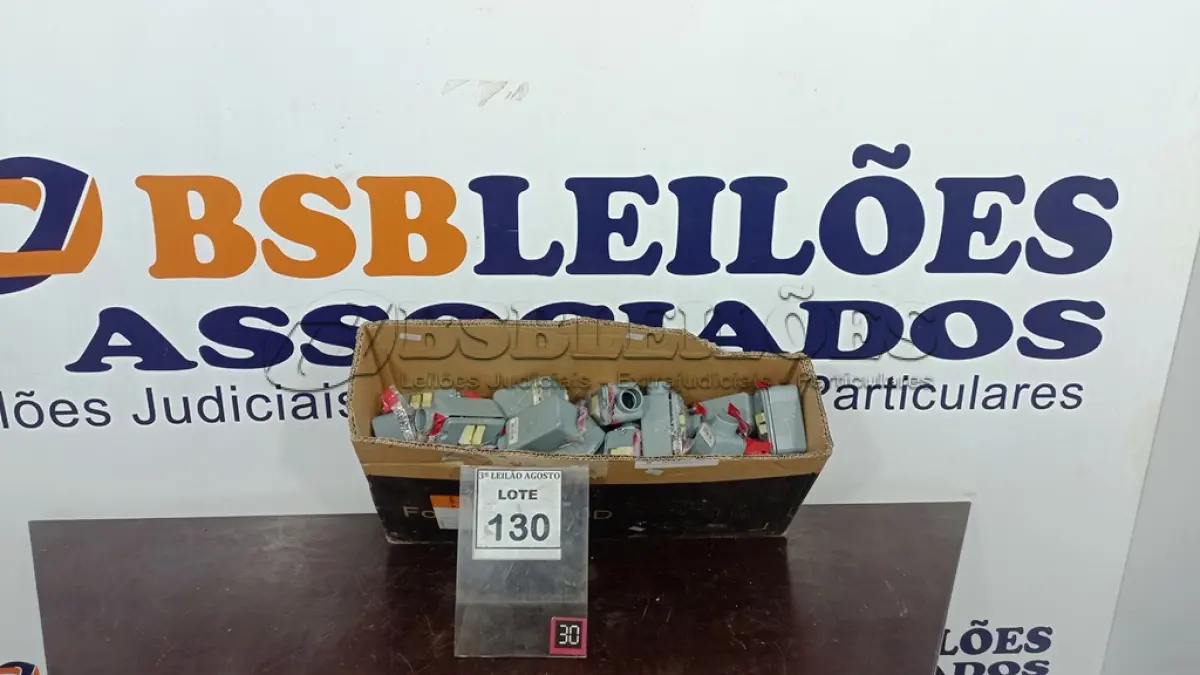 LOTE 130 - 01 LOTE COM GRANDE QUANTIDADE DE INTERRUPTORES. (NO ESTADO) ATENÇÃO! FAZER A VISITAÇÃO ANTES DE ARREMATAR, NÃO SABEMOS SE FUNCIONA, LEILÃO NÃO TEM GARANTIA E NEM DEVOLUÇÃO, SUJEITO A POSSÍVEIS AVARIAS VISÍVEIS/OCULTAS E/OU AUSÊNCIA DE COMPONENTES.