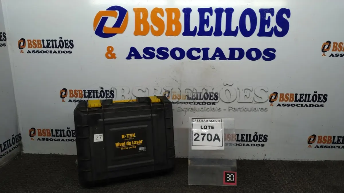 LOTE 270 - 01 NIVEL A LASER COM 2 BATERIAS MALETA ÓCULOS DE PROTEÇÃO. (NO ESTADO) ATENÇÃO! FAZER A VISITAÇÃO ANTES DE ARREMATAR, NÃO SABEMOS SE FUNCIONA. LEILÃO NÃO TEM GARANTIA E NEM DEVOLUÇÃO, SUJEITO A POSSÍVEIS AVARIAS VISÍVEIS/OCULTAS E/OU AUSÊNCIA DE COMPONENTES.