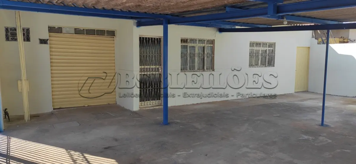 LOTE 001 - 01 CASA DE ESQUINA NA QR 405 CONJUNTO 9 LOTE 8 COM SALA, COZINHA, BANHEIRO SOCIAL, 03 QUARTOS, SENDO 01 SUÍTE, ÁREA DE SERVIÇO COBERTA ,GARAGEM E 01 LOJA COM BANHEIRO. SAMAMBAIA NORTE - DF, ÁREA DO LOTE 149,50 M², ÁREA CONSTRUÍDA 176,12 M², 405 CONJUNTO 9 LOTE 8 - SAMAMBAIA NORTE - DF, ÁREA DO LOTE 149,50 M², ÁREA CONSTRUÍDA 176,12 M², MATRÍCULA Nº. 163299 (NO ESTADO) (VISITAÇÃO AGENDAR 61-9445-2031 WHATSAPP) (IPTU 2025 PAGO)