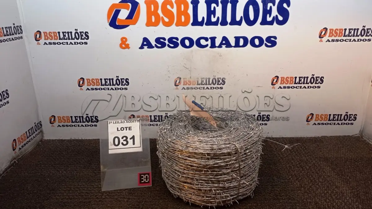LOTE 031 - 01 ROLO DE ARAME FARPADO COM 500M. (NO ESTADO) ATENÇÃO! FAZER A VISITAÇÃO ANTES DE ARREMATAR, NÃO SABEMOS SE FUNCIONA, LEILÃO NÃO TEM GARANTIA E NEM DEVOLUÇÃO, SUJEITO A POSSÍVEIS AVARIAS VISÍVEIS/OCULTAS E/OU AUSÊNCIA DE COMPONENTES.