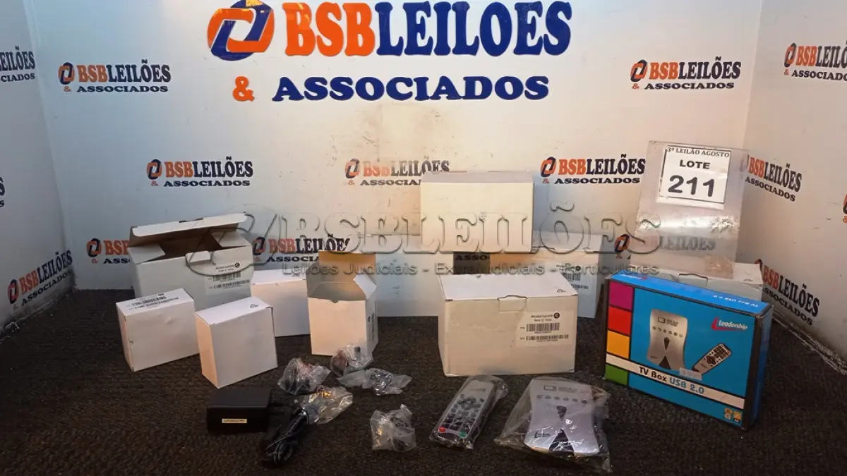 LOTE 211 - 01 TV BOX E 06 CAIXAS DE FONTE COM 04 UNIDADES CADA. (NO ESTADO) ATENÇÃO! FAZER A VISITAÇÃO ANTES DE ARREMATAR, NÃO SABEMOS SE FUNCIONA, LEILÃO NÃO TEM GARANTIA E NEM DEVOLUÇÃO, SUJEITO A POSSÍVEIS AVARIAS VISÍVEIS/OCULTAS E/OU AUSÊNCIA DE COMPONENTES.