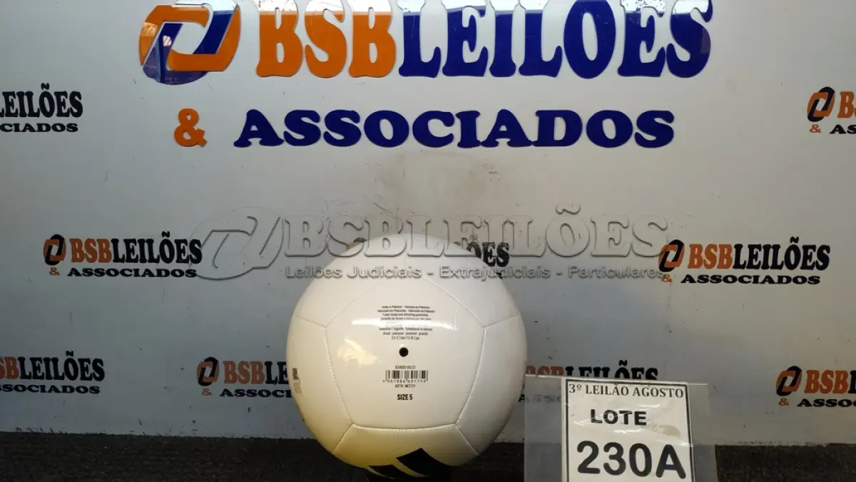 LOTE 230 - 01 BOLA DE FUTEBOL ORIGINAL MARCA ADIDAS. (NO ESTADO) ATENÇÃO! FAZER A VISITAÇÃO ANTES DE ARREMATAR, NÃO SABEMOS SE FUNCIONA, LEILÃO NÃO TEM GARANTIA E NEM DEVOLUÇÃO, SUJEITO A POSSÍVEIS AVARIAS VISÍVEIS/OCULTAS E/OU AUSÊNCIA DE COMPONENTES.