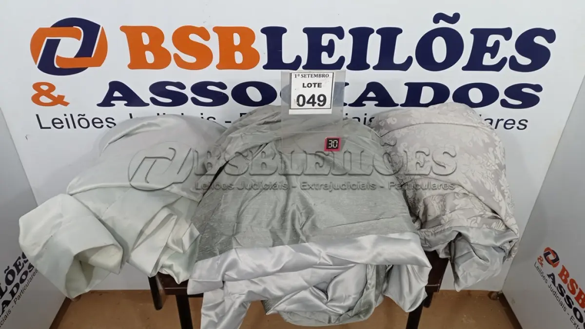 LOTE 049 - 01 LOTE COM CORTINAS CINZA. (NO ESTADO) ATENÇÃO! FAZER A VISITAÇÃO ANTES DE ARREMATAR, NÃO SABEMOS SE FUNCIONA, LEILÃO NÃO TEM GARANTIA E NEM DEVOLUÇÃO, SUJEITO A POSSÍVEIS AVARIAS VISÍVEIS/OCULTAS E/OU AUSÊNCIA DE COMPONENTES.