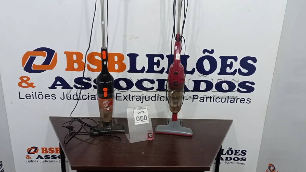 LOTE 050 - 02 ASPIRADORES DE PÓ DE MÃO. (NO ESTADO) ATENÇÃO! FAZER A VISITAÇÃO ANTES DE ARREMATAR, NÃO SABEMOS SE FUNCIONA, LEILÃO NÃO TEM GARANTIA E NEM DEVOLUÇÃO, SUJEITO A POSSÍVEIS AVARIAS VISÍVEIS/OCULTAS E/OU AUSÊNCIA DE COMPONENTES.