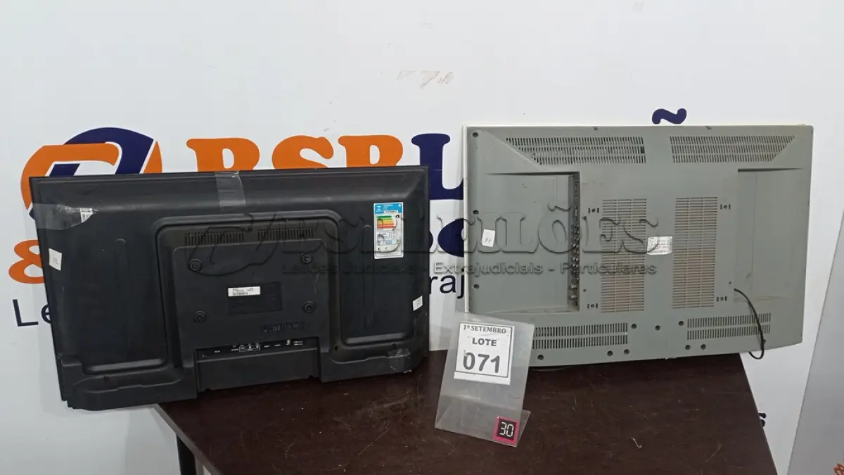 LOTE 071 - 02 TVS LCD 32’’ COM AVARIAS. (NO ESTADO) ATENÇÃO! FAZER A VISITAÇÃO ANTES DE ARREMATAR, NÃO SABEMOS SE FUNCIONA, LEILÃO NÃO TEM GARANTIA E NEM DEVOLUÇÃO, SUJEITO A POSSÍVEIS AVARIAS VISÍVEIS/OCULTAS E/OU AUSÊNCIA DE COMPONENTES.