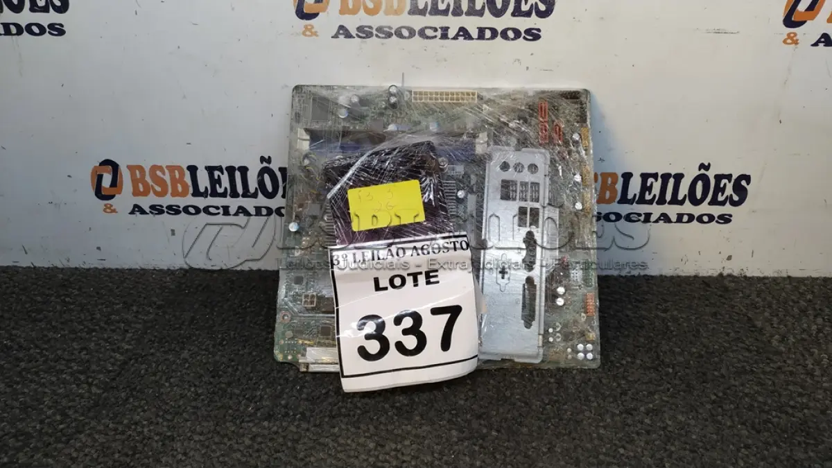 LOTE 337 - 01 PLACA MÃE I3 3° GERAÇÃO 2G RAM. (NO ESTADO) ATENÇÃO! FAZER A VISITAÇÃO ANTES DE ARREMATAR, NÃO SABEMOS SE FUNCIONA, LEILÃO NÃO TEM GARANTIA E NEM DEVOLUÇÃO, SUJEITO A POSSÍVEIS AVARIAS VISÍVEIS/OCULTAS E/OU AUSÊNCIA DE COMPONENTES.