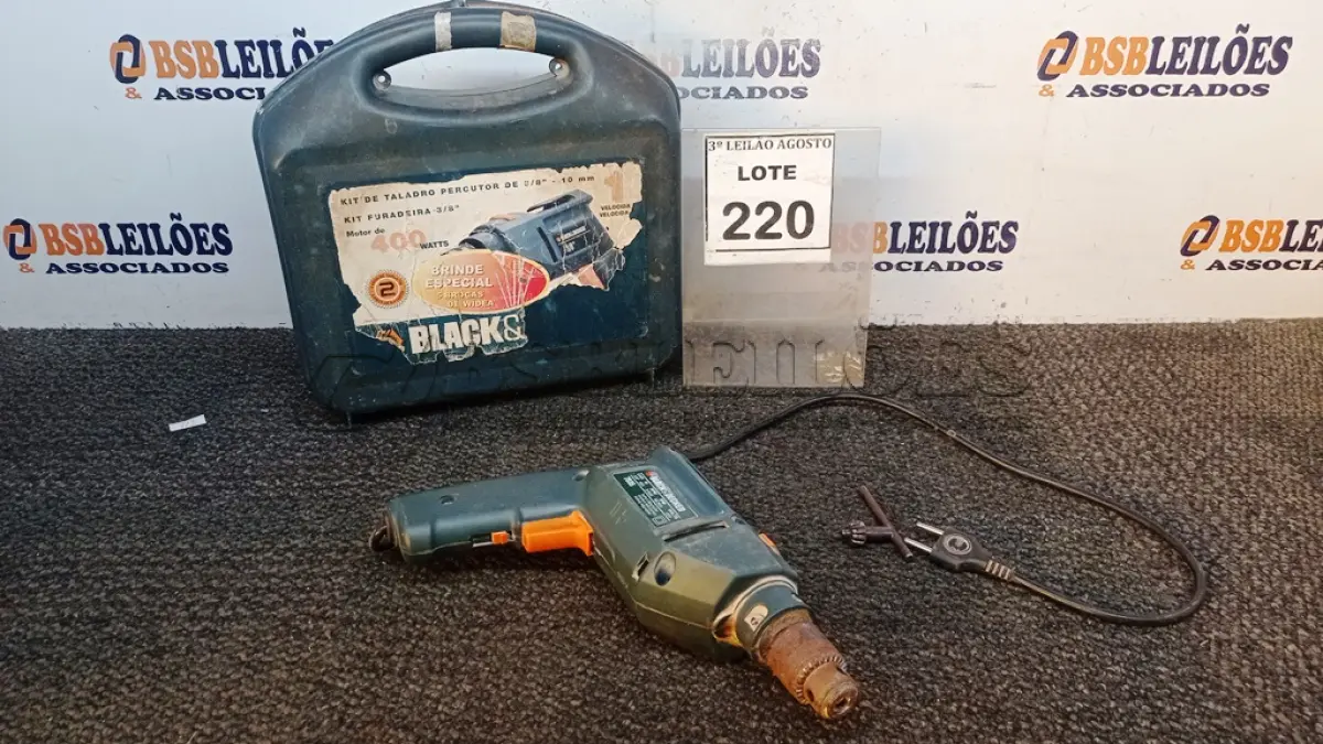 LOTE 220 - 01 FURADEIRA MARCA BLACK&DECKER COM CASE. (NO ESTADO) ATENÇÃO! FAZER A VISITAÇÃO ANTES DE ARREMATAR, NÃO SABEMOS SE FUNCIONA, LEILÃO NÃO TEM GARANTIA E NEM DEVOLUÇÃO, SUJEITO A POSSÍVEIS AVARIAS VISÍVEIS/OCULTAS E/OU AUSÊNCIA DE COMPONENTES.