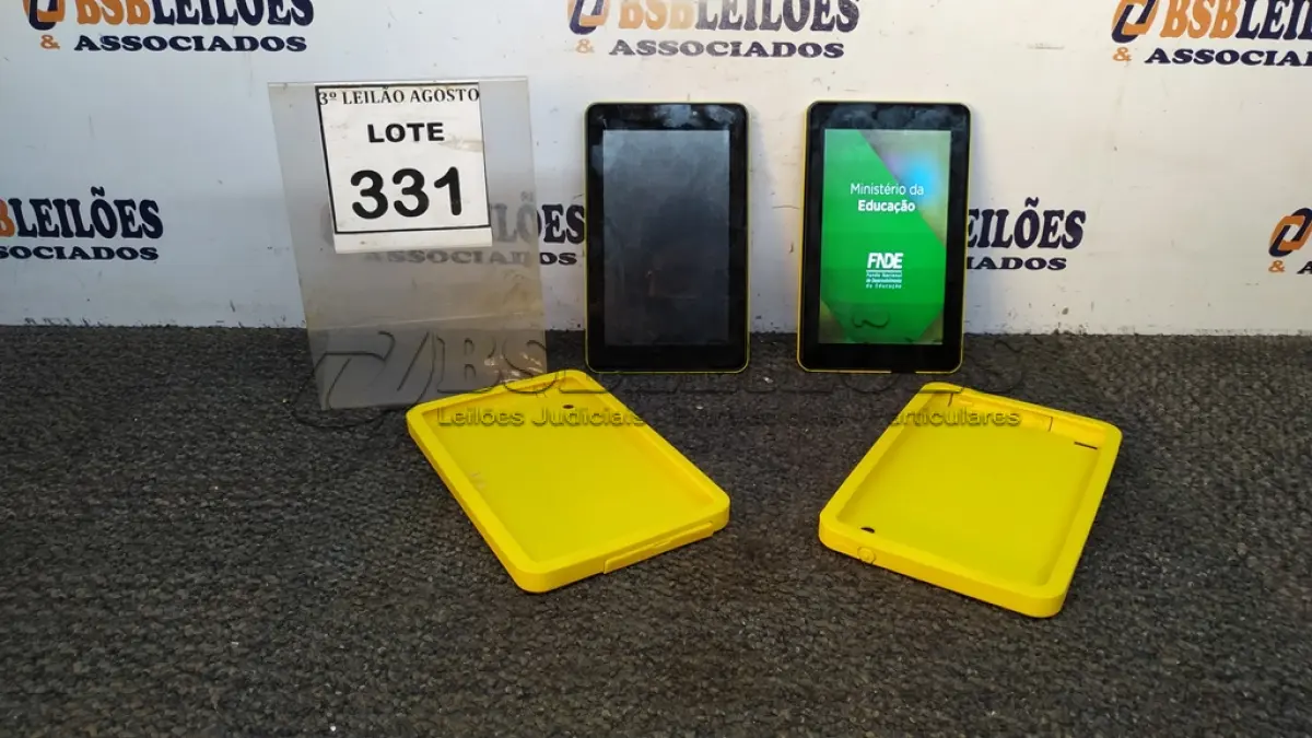 LOTE 331 - 02 TABLETS MARCA CCE. (NO ESTADO) ATENÇÃO! FAZER A VISITAÇÃO ANTES DE ARREMATAR, NÃO SABEMOS SE FUNCIONA, LEILÃO NÃO TEM GARANTIA E NEM DEVOLUÇÃO, SUJEITO A POSSÍVEIS AVARIAS VISÍVEIS/OCULTAS E/OU AUSÊNCIA DE COMPONENTES.
