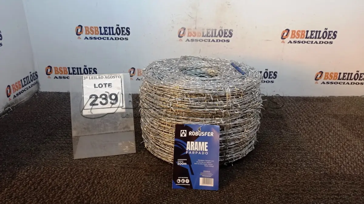 LOTE 239 - 01 ROLO DE ARAME FARPADO COM 500M. (NO ESTADO) ATENÇÃO! FAZER A VISITAÇÃO ANTES DE ARREMATAR, NÃO SABEMOS SE FUNCIONA, LEILÃO NÃO TEM GARANTIA E NEM DEVOLUÇÃO, SUJEITO A POSSÍVEIS AVARIAS VISÍVEIS/OCULTAS E/OU AUSÊNCIA DE COMPONENTES.