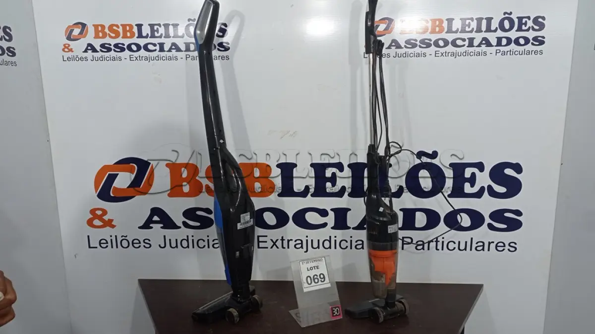 LOTE 069 - 02 ASPIRADORES DE PÓ DE MÃO. (NO ESTADO) ATENÇÃO! FAZER A VISITAÇÃO ANTES DE ARREMATAR, NÃO SABEMOS SE FUNCIONA, LEILÃO NÃO TEM GARANTIA E NEM DEVOLUÇÃO, SUJEITO A POSSÍVEIS AVARIAS VISÍVEIS/OCULTAS E/OU AUSÊNCIA DE COMPONENTES.
