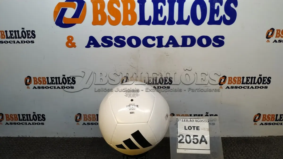 LOTE 205 - 01 BOLA DE FUTEBOL ORIGINAL MARCA ADIDAS. (NO ESTADO) ATENÇÃO! FAZER A VISITAÇÃO ANTES DE ARREMATAR, NÃO SABEMOS SE FUNCIONA, LEILÃO NÃO TEM GARANTIA E NEM DEVOLUÇÃO, SUJEITO A POSSÍVEIS AVARIAS VISÍVEIS/OCULTAS E/OU AUSÊNCIA DE COMPONENTES.