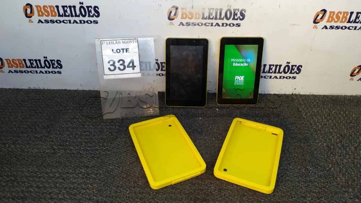 LOTE 334 - 03 TABLETS MARCA CCE. (NO ESTADO) ATENÇÃO! FAZER A VISITAÇÃO ANTES DE ARREMATAR, NÃO SABEMOS SE FUNCIONA, LEILÃO NÃO TEM GARANTIA E NEM DEVOLUÇÃO, SUJEITO A POSSÍVEIS AVARIAS VISÍVEIS/OCULTAS E/OU AUSÊNCIA DE COMPONENTES.