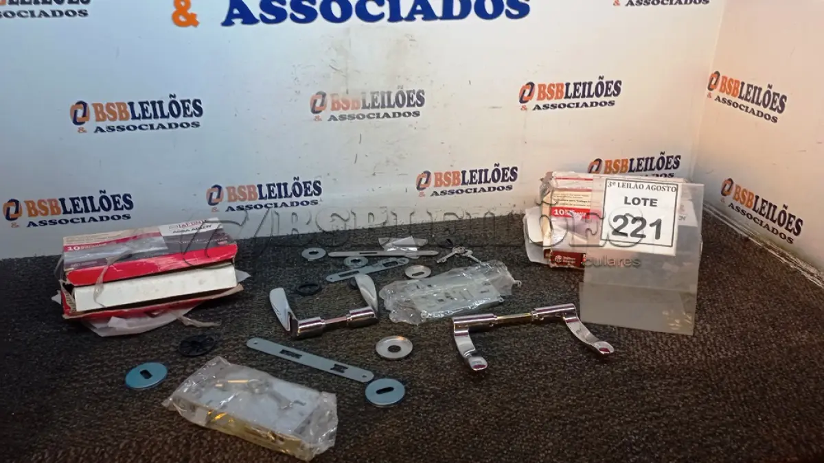 LOTE 221 - 02 FECHADURAS MARCA LA FONTE. (NO ESTADO) ATENÇÃO! FAZER A VISITAÇÃO ANTES DE ARREMATAR, NÃO SABEMOS SE FUNCIONA, LEILÃO NÃO TEM GARANTIA E NEM DEVOLUÇÃO, SUJEITO A POSSÍVEIS AVARIAS VISÍVEIS/OCULTAS E/OU AUSÊNCIA DE COMPONENTES.