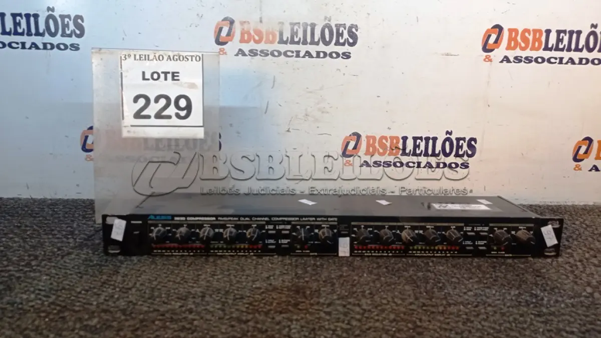 LOTE 229 - 01 COMPRESSOR ALESIS 3630. (NO ESTADO) ATENÇÃO! FAZER A VISITAÇÃO ANTES DE ARREMATAR, NÃO SABEMOS SE FUNCIONA, LEILÃO NÃO TEM GARANTIA E NEM DEVOLUÇÃO, SUJEITO A POSSÍVEIS AVARIAS VISÍVEIS/OCULTAS E/OU AUSÊNCIA DE COMPONENTES.