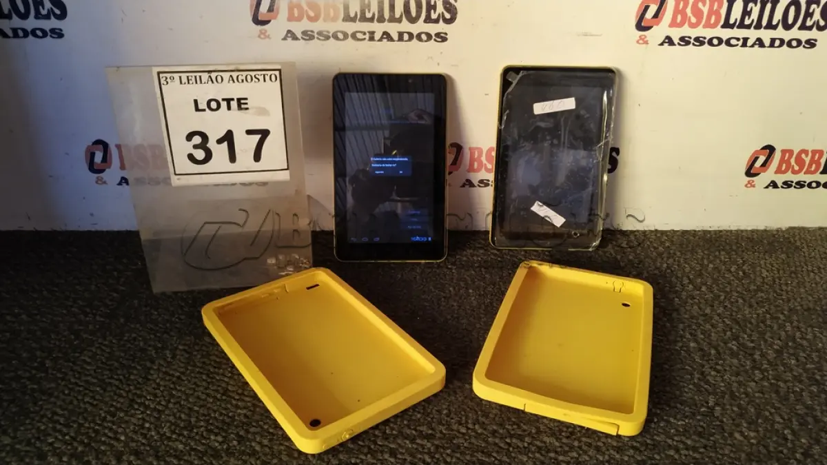 LOTE 317 - 02 TABLETS MARCA CCE. (NO ESTADO) ATENÇÃO! FAZER A VISITAÇÃO ANTES DE ARREMATAR, NÃO SABEMOS SE FUNCIONA, LEILÃO NÃO TEM GARANTIA E NEM DEVOLUÇÃO, SUJEITO A POSSÍVEIS AVARIAS VISÍVEIS/OCULTAS E/OU AUSÊNCIA DE COMPONENTES.