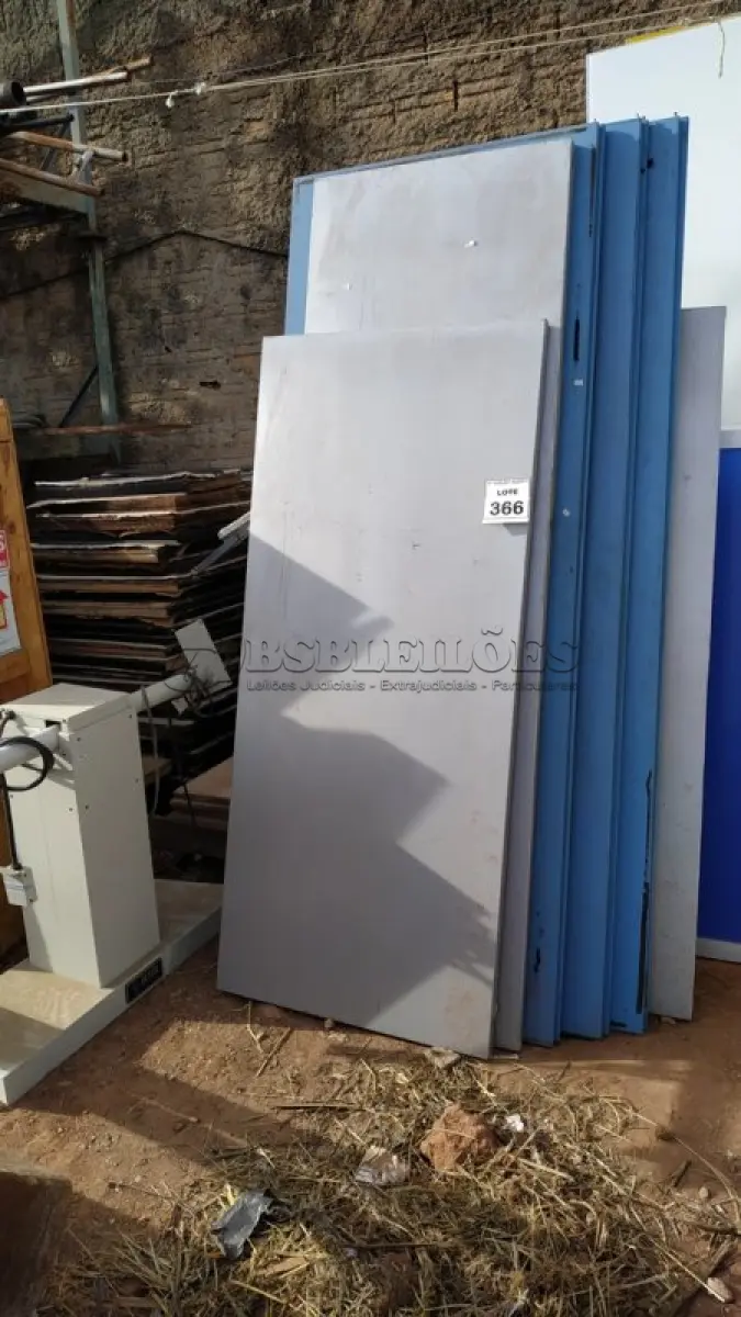 LOTE 366 - 10 CHAPAS DE FERRO TAMANHOS DIVERSOS. (NO ESTADO) ATENÇÃO! FAZER A VISITAÇÃO ANTES DE ARREMATAR, NÃO SABEMOS SE FUNCIONA, LEILÃO NÃO TEM GARANTIA E NEM DEVOLUÇÃO, SUJEITO A POSSÍVEIS AVARIAS VISÍVEIS/OCULTAS E/OU AUSÊNCIA DE COMPONENTES.
