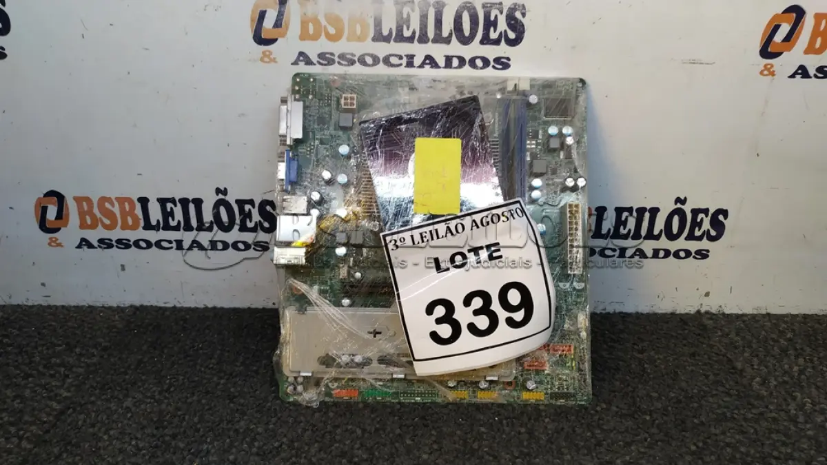LOTE 339 - 01 PLACA MÃE I3 3° GERAÇÃO 2G RAM. (NO ESTADO) ATENÇÃO! FAZER A VISITAÇÃO ANTES DE ARREMATAR, NÃO SABEMOS SE FUNCIONA, LEILÃO NÃO TEM GARANTIA E NEM DEVOLUÇÃO, SUJEITO A POSSÍVEIS AVARIAS VISÍVEIS/OCULTAS E/OU AUSÊNCIA DE COMPONENTES.