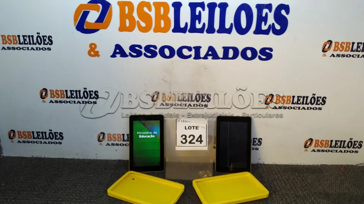 LOTE 324 - 02 TABLETS MARCA CCE. (NO ESTADO) ATENÇÃO! FAZER A VISITAÇÃO ANTES DE ARREMATAR, NÃO SABEMOS SE FUNCIONA, LEILÃO NÃO TEM GARANTIA E NEM DEVOLUÇÃO, SUJEITO A POSSÍVEIS AVARIAS VISÍVEIS/OCULTAS E/OU AUSÊNCIA DE COMPONENTES.