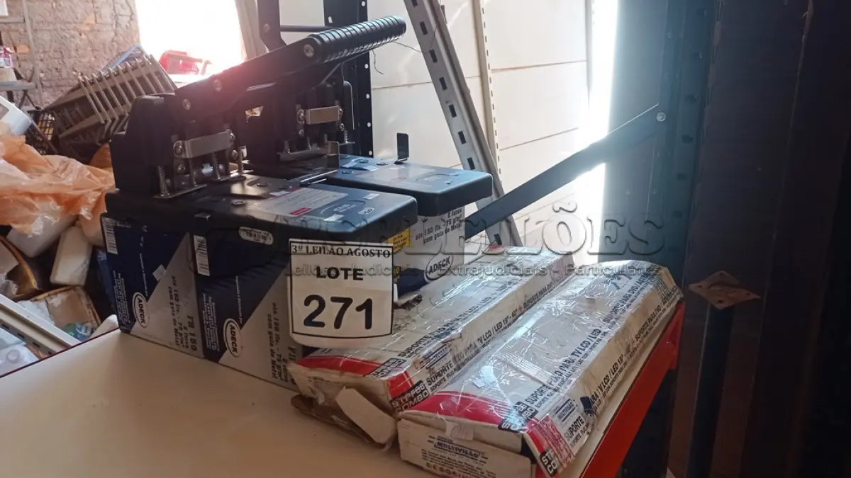 LOTE 271 - 02 SUPORTES FIXOS PARA TV. (NO ESTADO) ATENÇÃO! FAZER A VISITAÇÃO ANTES DE ARREMATAR, NÃO SABEMOS SE FUNCIONA, LEILÃO NÃO TEM GARANTIA E NEM DEVOLUÇÃO, SUJEITO A POSSÍVEIS AVARIAS VISÍVEIS/OCULTAS E/OU AUSÊNCIA DE COMPONENTES.