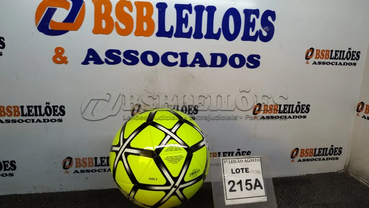 LOTE 215 - 01 BOLA DE FUTEBOL ORIGINAL MARCA ADIDAS. (NO ESTADO) ATENÇÃO! FAZER A VISITAÇÃO ANTES DE ARREMATAR, NÃO SABEMOS SE FUNCIONA, LEILÃO NÃO TEM GARANTIA E NEM DEVOLUÇÃO, SUJEITO A POSSÍVEIS AVARIAS VISÍVEIS/OCULTAS E/OU AUSÊNCIA DE COMPONENTES.