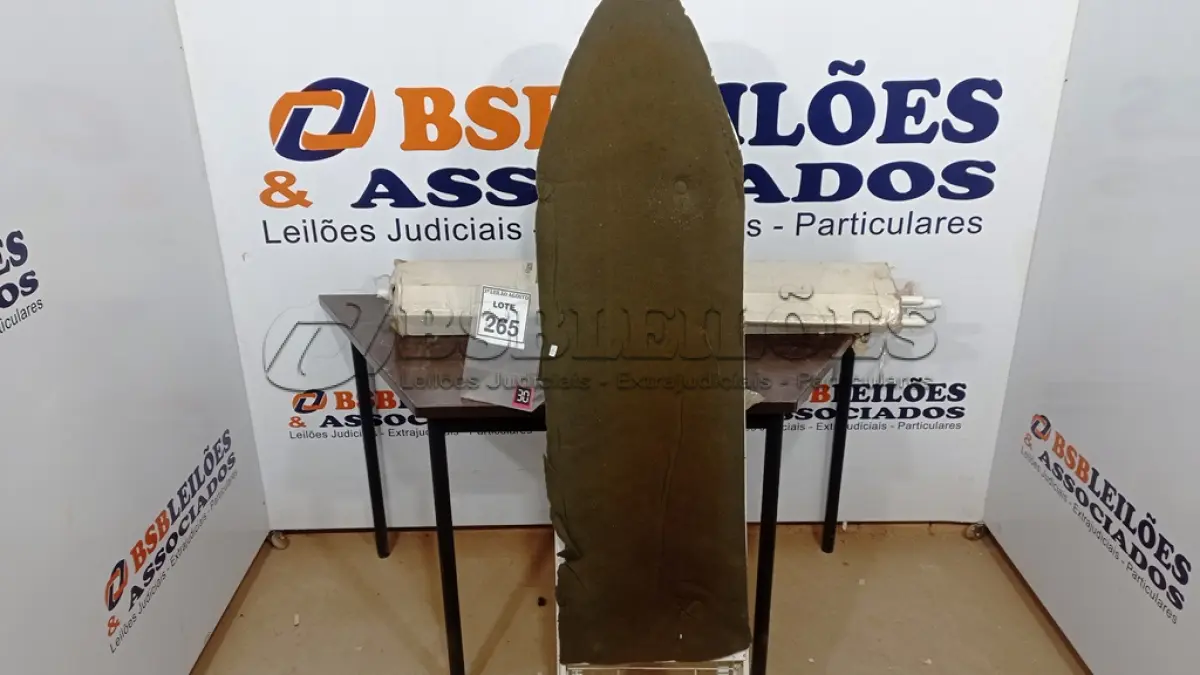 LOTE 265 - 01 TABUA DE PASSAR ROUPA E 01 BASE PARA TENTA. (NO ESTADO) ATENÇÃO! FAZER A VISITAÇÃO ANTES DE ARREMATAR, NÃO SABEMOS SE FUNCIONA, LEILÃO NÃO TEM GARANTIA E NEM DEVOLUÇÃO, SUJEITO A POSSÍVEIS AVARIAS VISÍVEIS/OCULTAS E/OU AUSÊNCIA DE COMPONENTES.