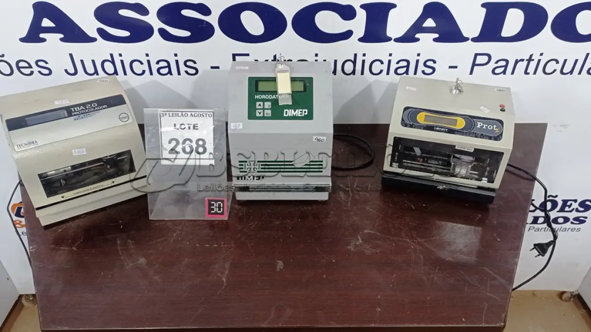 LOTE 268 - 02 RELÓGIOS DE PONTO E 01 PROTOCOLADOR. (NO ESTADO) ATENÇÃO! FAZER A VISITAÇÃO ANTES DE ARREMATAR, NÃO SABEMOS SE FUNCIONA, LEILÃO NÃO TEM GARANTIA E NEM DEVOLUÇÃO, SUJEITO A POSSÍVEIS AVARIAS VISÍVEIS/OCULTAS E/OU AUSÊNCIA DE COMPONENTES.