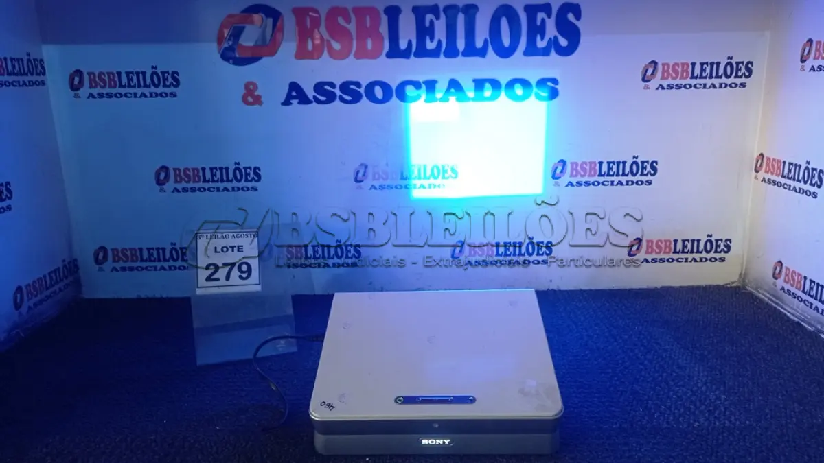 LOTE 279 - 01 PROJETOR SONY. (NO ESTADO) ATENÇÃO! FAZER A VISITAÇÃO ANTES DE ARREMATAR, NÃO SABEMOS SE FUNCIONA, LEILÃO NÃO TEM GARANTIA E NEM DEVOLUÇÃO, SUJEITO A POSSÍVEIS AVARIAS VISÍVEIS/OCULTAS E/OU AUSÊNCIA DE COMPONENTES.