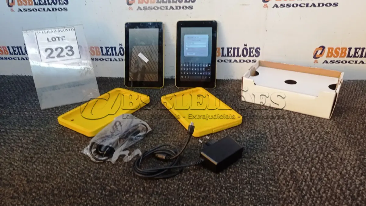 LOTE 223 - 02 TABLETS MARCA CCE COM FONTE. (NO ESTADO) ATENÇÃO! FAZER A VISITAÇÃO ANTES DE ARREMATAR, NÃO SABEMOS SE FUNCIONA, LEILÃO NÃO TEM GARANTIA E NEM DEVOLUÇÃO, SUJEITO A POSSÍVEIS AVARIAS VISÍVEIS/OCULTAS E/OU AUSÊNCIA DE COMPONENTES.