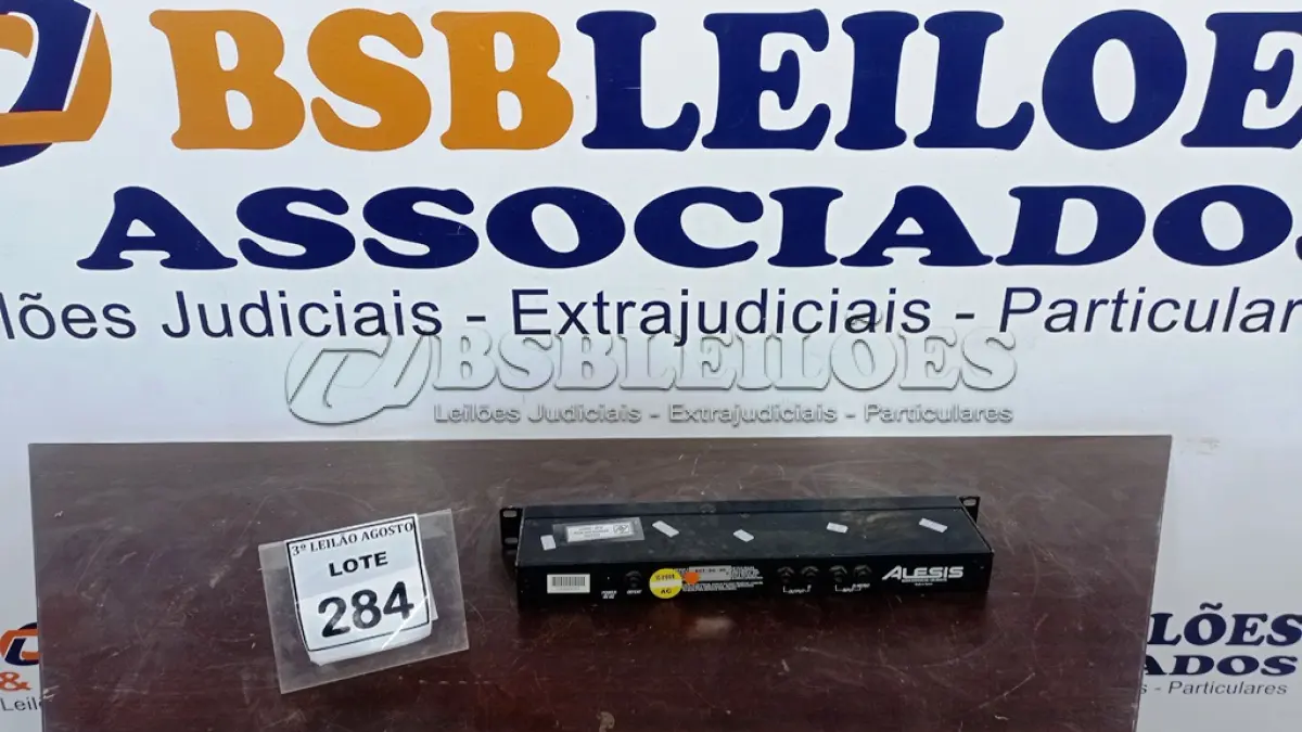 LOTE 284 - 01 MICROVERB 3 ALESIS. (NO ESTADO) ATENÇÃO! FAZER A VISITAÇÃO ANTES DE ARREMATAR, NÃO SABEMOS SE FUNCIONA, LEILÃO NÃO TEM GARANTIA E NEM DEVOLUÇÃO, SUJEITO A POSSÍVEIS AVARIAS VISÍVEIS/OCULTAS E/OU AUSÊNCIA DE COMPONENTES.