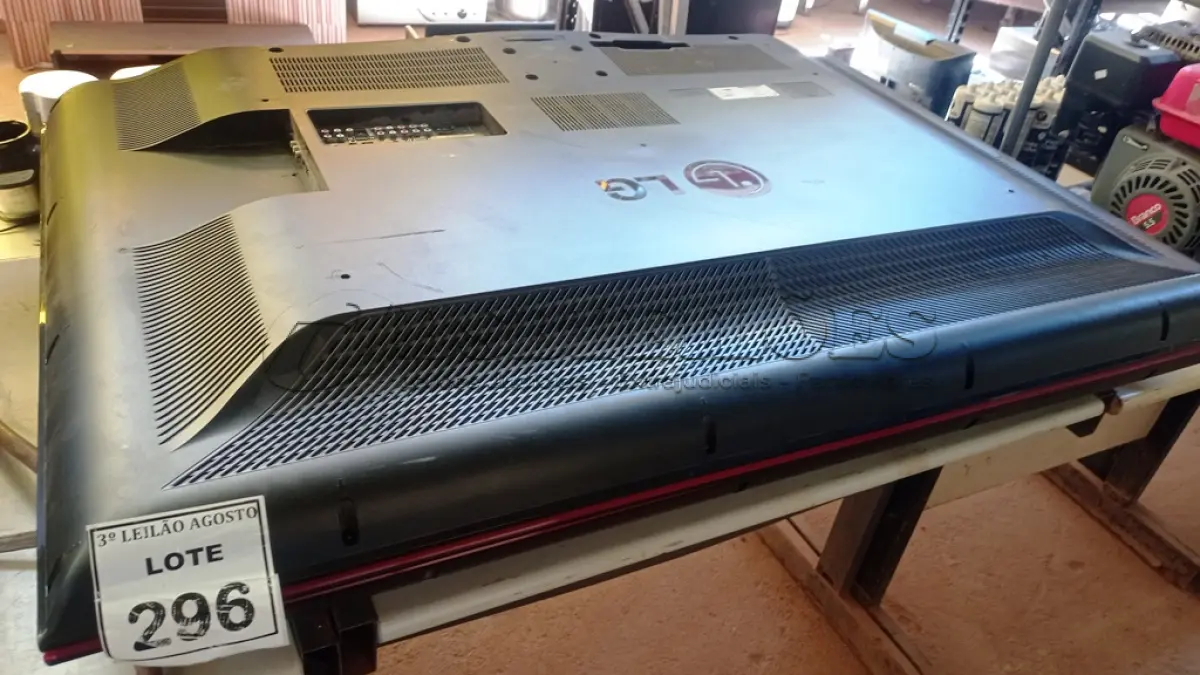 LOTE 296 - 02 TVS LCD 52’’ MARCA LG COM AVARIAS. (NO ESTADO) ATENÇÃO! FAZER A VISITAÇÃO ANTES DE ARREMATAR, NÃO SABEMOS SE FUNCIONA, LEILÃO NÃO TEM GARANTIA E NEM DEVOLUÇÃO, SUJEITO A POSSÍVEIS AVARIAS VISÍVEIS/OCULTAS E/OU AUSÊNCIA DE COMPONENTES.