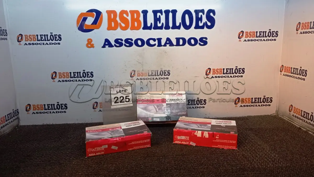 LOTE 225 - 03 FECHADURAS MARCA LA FONTE. (NO ESTADO) ATENÇÃO! FAZER A VISITAÇÃO ANTES DE ARREMATAR, NÃO SABEMOS SE FUNCIONA, LEILÃO NÃO TEM GARANTIA E NEM DEVOLUÇÃO, SUJEITO A POSSÍVEIS AVARIAS VISÍVEIS/OCULTAS E/OU AUSÊNCIA DE COMPONENTES.
