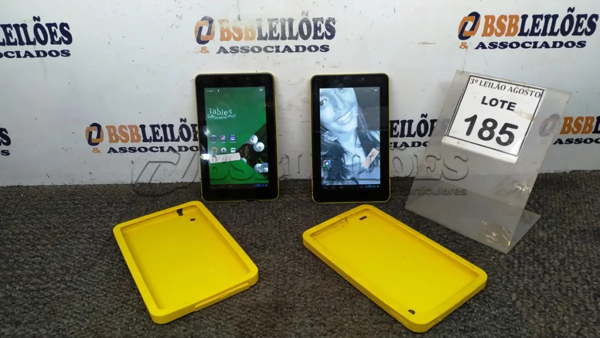 LOTE 185 - 02 TABLETS MARCA CCE. (NO ESTADO) ATENÇÃO! FAZER A VISITAÇÃO ANTES DE ARREMATAR, NÃO SABEMOS SE FUNCIONA, LEILÃO NÃO TEM GARANTIA E NEM DEVOLUÇÃO, SUJEITO A POSSÍVEIS AVARIAS VISÍVEIS/OCULTAS E/OU AUSÊNCIA DE COMPONENTES.