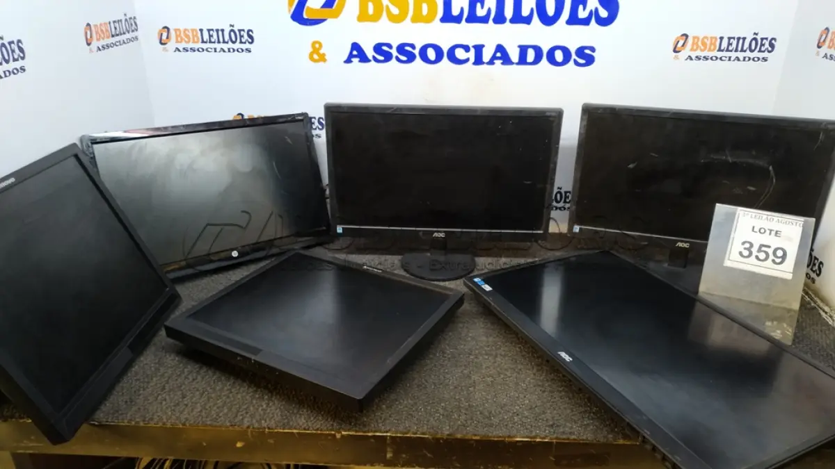 LOTE 359 - 06 MONITORES DE MARCAS E MODELOS DIVERSOS. (NO ESTADO) ATENÇÃO! FAZER A VISITAÇÃO ANTES DE ARREMATAR, NÃO SABEMOS SE FUNCIONA, LEILÃO NÃO TEM GARANTIA E NEM DEVOLUÇÃO, SUJEITO A POSSÍVEIS AVARIAS VISÍVEIS/OCULTAS E/OU AUSÊNCIA DE COMPONENTES.
