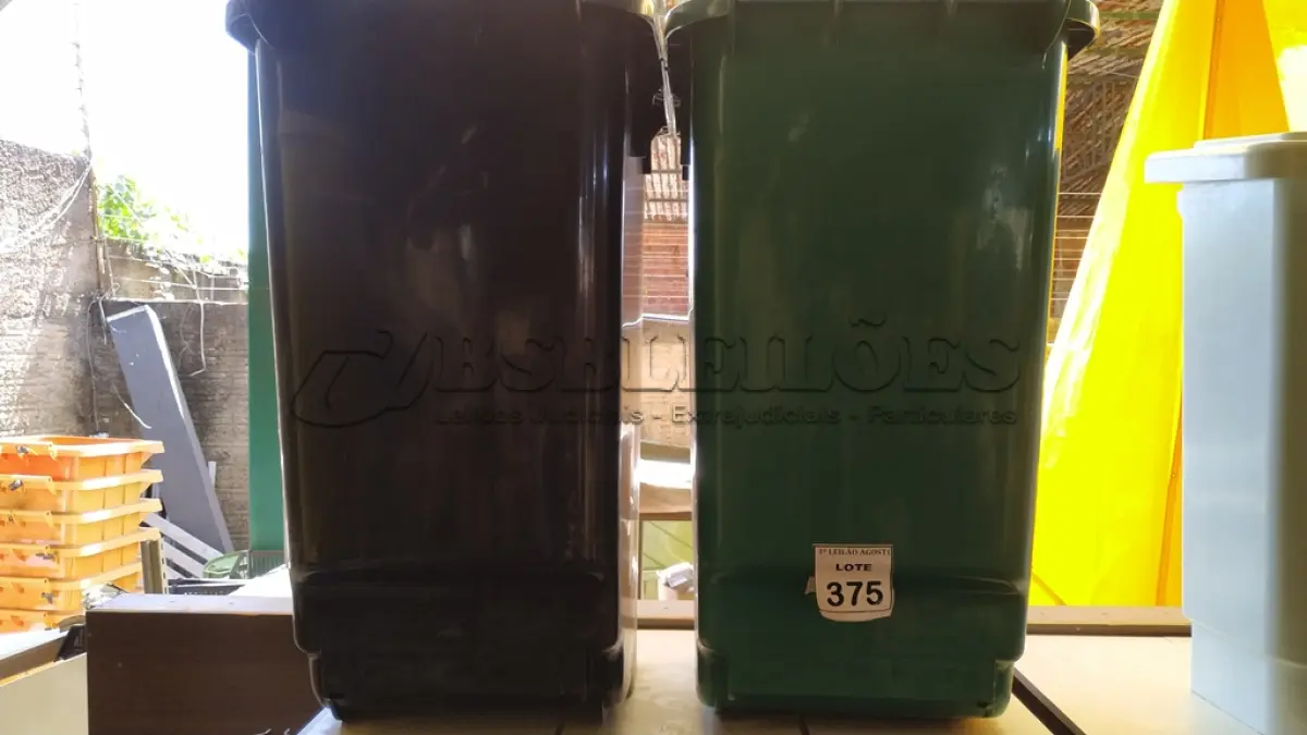LOTE 375 - 02LIXEIRAS GRANDES. (NO ESTADO) ATENÇÃO! FAZER A VISITAÇÃO ANTES DE ARREMATAR, NÃO SABEMOS SE FUNCIONA, LEILÃO NÃO TEM GARANTIA E NEM DEVOLUÇÃO, SUJEITO A POSSÍVEIS AVARIAS VISÍVEIS/OCULTAS E/OU AUSÊNCIA DE COMPONENTES.