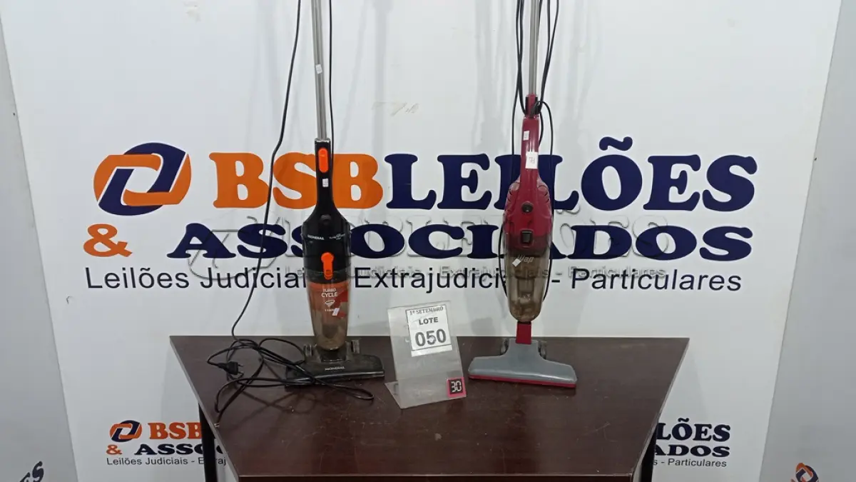 LOTE 050 - 02 ASPIRADORES DE PÓ DE MÃO. (NO ESTADO) ATENÇÃO! FAZER A VISITAÇÃO ANTES DE ARREMATAR, NÃO SABEMOS SE FUNCIONA, LEILÃO NÃO TEM GARANTIA E NEM DEVOLUÇÃO, SUJEITO A POSSÍVEIS AVARIAS VISÍVEIS/OCULTAS E/OU AUSÊNCIA DE COMPONENTES.