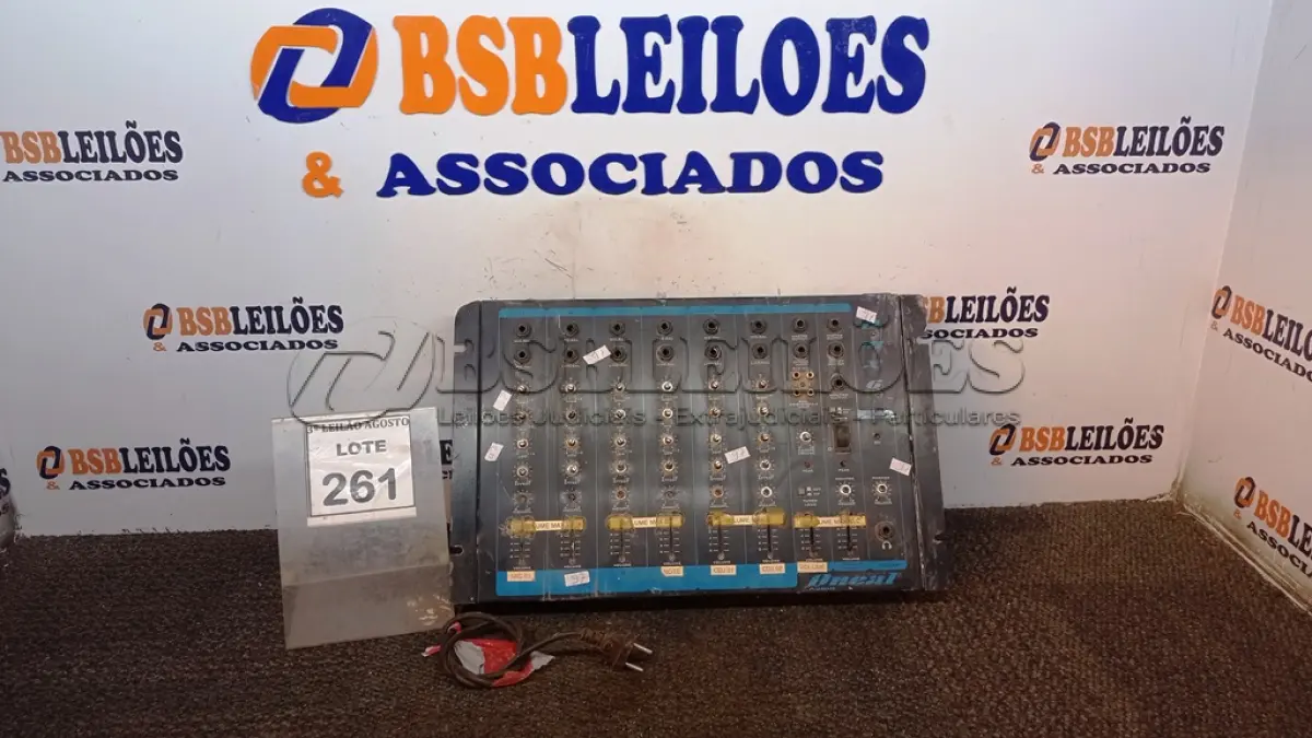 LOTE 261 - 01 MESA DE SOM MARCA ONEAL. (NO ESTADO) ATENÇÃO! FAZER A VISITAÇÃO ANTES DE ARREMATAR, NÃO SABEMOS SE FUNCIONA, LEILÃO NÃO TEM GARANTIA E NEM DEVOLUÇÃO, SUJEITO A POSSÍVEIS AVARIAS VISÍVEIS/OCULTAS E/OU AUSÊNCIA DE COMPONENTES.