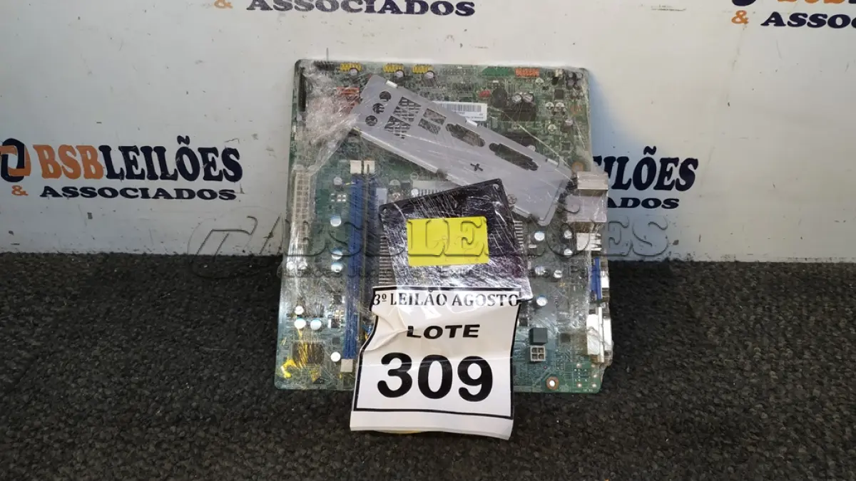 LOTE 309 - 01 PLACA MÃE I3 3° GERAÇÃO 2G RAM. (NO ESTADO) ATENÇÃO! FAZER A VISITAÇÃO ANTES DE ARREMATAR, NÃO SABEMOS SE FUNCIONA, LEILÃO NÃO TEM GARANTIA E NEM DEVOLUÇÃO, SUJEITO A POSSÍVEIS AVARIAS VISÍVEIS/OCULTAS E/OU AUSÊNCIA DE COMPONENTES.