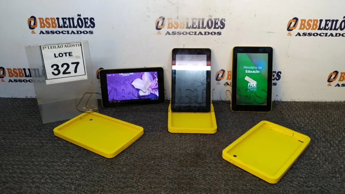 LOTE 327 - 03 TABLETS MARCA CCE. (NO ESTADO) ATENÇÃO! FAZER A VISITAÇÃO ANTES DE ARREMATAR, NÃO SABEMOS SE FUNCIONA, LEILÃO NÃO TEM GARANTIA E NEM DEVOLUÇÃO, SUJEITO A POSSÍVEIS AVARIAS VISÍVEIS/OCULTAS E/OU AUSÊNCIA DE COMPONENTES.