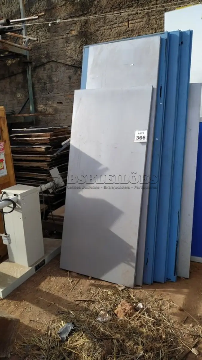 LOTE 366 - 10 CHAPAS DE FERRO TAMANHOS DIVERSOS. (NO ESTADO) ATENÇÃO! FAZER A VISITAÇÃO ANTES DE ARREMATAR, NÃO SABEMOS SE FUNCIONA, LEILÃO NÃO TEM GARANTIA E NEM DEVOLUÇÃO, SUJEITO A POSSÍVEIS AVARIAS VISÍVEIS/OCULTAS E/OU AUSÊNCIA DE COMPONENTES.