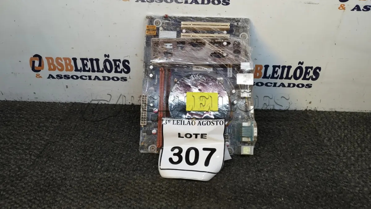 LOTE 307 - 01 PLACA MÃE I5 4° GERAÇÃO 4G RAM. (NO ESTADO) ATENÇÃO! FAZER A VISITAÇÃO ANTES DE ARREMATAR, NÃO SABEMOS SE FUNCIONA, LEILÃO NÃO TEM GARANTIA E NEM DEVOLUÇÃO, SUJEITO A POSSÍVEIS AVARIAS VISÍVEIS/OCULTAS E/OU AUSÊNCIA DE COMPONENTES.